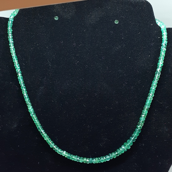 Natural Bogata Columbian grade Aaa emerald beaded necklace .57 carats Wholesale! - Picture 5 of 12